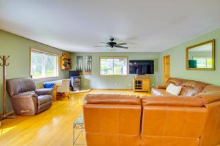 Riverfront Rental with Deck 4 Mi to Wallace Falls! - Sultan - 8