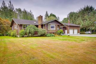 Riverfront Rental with Deck 4 Mi to Wallace Falls! - Sultan - 9