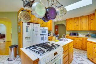 Riverfront Rental with Deck 4 Mi to Wallace Falls! - Sultan - 1