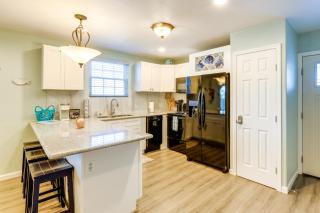 Heron Bay Cottage with Patio in Rockport! - 9