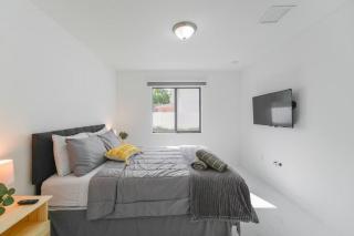 Stunning 3-Bedroom Duplex with Free Parking - Miami - 4
