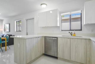 Stunning 3-Bedroom Duplex with Free Parking - Miami - 1