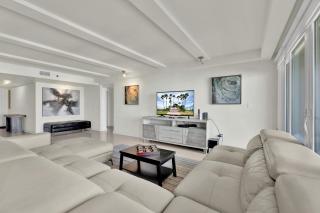 Charming condo with private terrace & pool view - 1