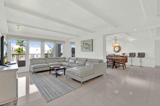 Charming condo with private terrace & pool view - 0