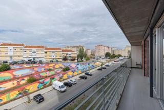 Charm 3BDR Apartment W/Balcony by LovelyStay - Lisbona - 5