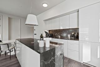 Cozy Lux 2BR & 2BA City Center with Free Parking - 2