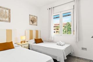 Gorgeous 3 Br Apart with Sea Views, Pool - Marbella - 3