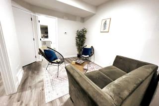 Prime Retreat: Cozy 2Bed Bsmnt with Modern Comfort - 0