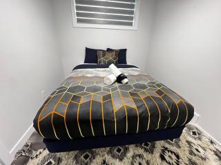 Prime Retreat: Cozy 2Bed Bsmnt with Modern Comfort - 8