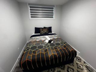 Prime Retreat: Cozy 2Bed Bsmnt with Modern Comfort - 5