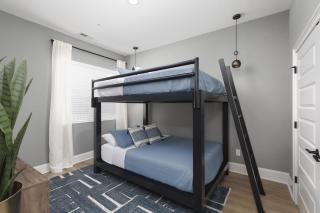 Chic 5 Bed, 2 Bedroom Free Parking - 3 miles to Broadway - Nashville - 5