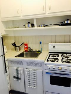 Stylish Montreal Apartment: Comfortable Stay in the Golden Square Mile - 3