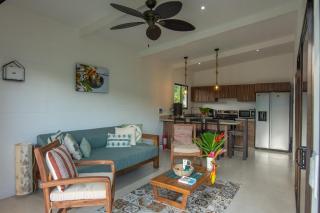 Namaitamí Casa Hermosa con AC y piscina a Solo 650 Metros del Parque Nacional Cahuita - Cahuita - 4