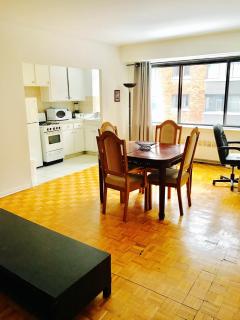 Stylish Montreal Apartment: Comfortable Stay in the Golden Square Mile - 9