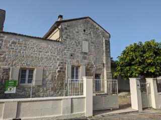 Maison charentaise rénovée avec jardin privé, proche d'Angoulême et activités en bord de Charente - FR-1-653-208 - Vindelle - 9