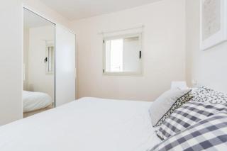 Spacious Duplex with Terrace & Mamad 3-min From the Beach by Sea N' Rent - Tel Aviv - 8