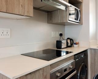Spacious 2 Bed 2 Bath Apartment Wi-fi Netflix Backup Power - Joanesburgo - 4