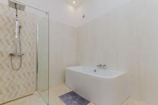 The Opulent Oasis by NeWave Apartments - Budapest - 5