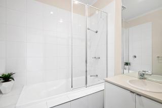 Shore Place 3 br Serenity - Golf Course Views - Free parking - 3