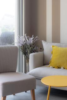 Chic Urban Getaway with Balcony & Mamad by Sea N' Rent - Tel Aviv - 8