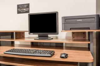 Super 8 by Wyndham Moose Jaw SK - 1