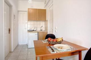 Yiannis Studio 7 - 4