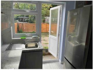 Lovely and quiet 2 Bedroom maisonette.Free parking - Londra - 5