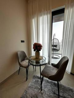 Stylish 1 bedroom in Binghatti, Business Bay, Canal View - Dubai - 9