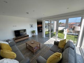 Cathedral Views - Chichester - 8