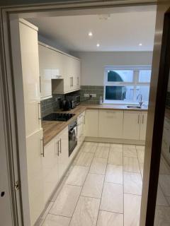 Portrush Centrally located 5 Bed Home with a view and Parking - Portrush - 5