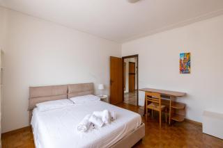 GuestHost - Kris- Mestre Bright Apartment with Parking! - 5