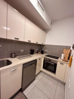 Lincoln Design Apartments - 6