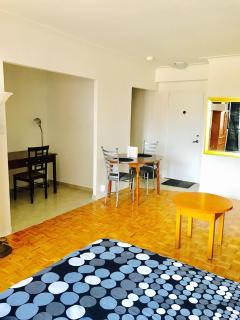 Stylish Montreal Apartment: Comfortable Stay in the Golden Square Mile - 0