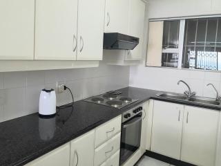 Nomads Nook 7 Sea view 6 Sleeper - Margate - 3