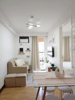 AR04 H&Bs BrandNew1BR Smart Unit w Alexa - Davao - 5