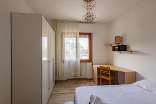 GuestHost - Kris- Mestre Bright Apartment with Parking! - 1