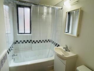 Stylish Montreal Apartment: Comfortable Stay in the Golden Square Mile - 2