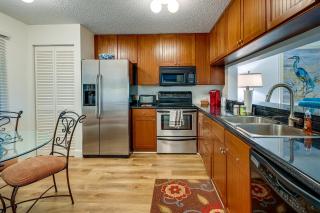 3 Mi to Beaches: Naples Condo w/ Pool Access! - 7