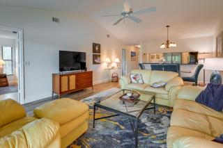 3 Mi to Beaches: Naples Condo w/ Pool Access! - 2