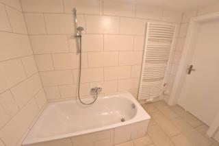 Holzhäuschen mit Pool - 7