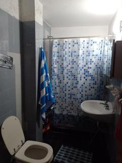 Habitación single con baño privado en departamento compartido - 3