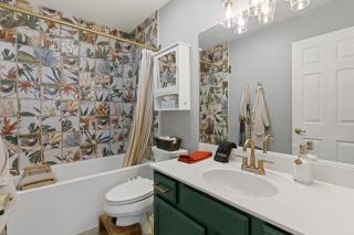 Stylish Home with in Home Gym AC Fully Fenced Yard - 6