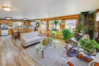 Libby Home with Mountain Views Gazebo and Fire Pit! - Libby - 7