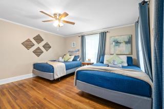 The Gameroom on Madison - Large Home Accommodates 12 Guests (102 Madison Ter) - Clarksville - 2