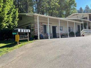 Fairway Apartments Unit 1 - 6