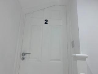 Air Conditioned Modern Double Bed Room with Private Attached Bathroom - FREE Parking - Near London Heathrow Airport & Southall Broadway - 1