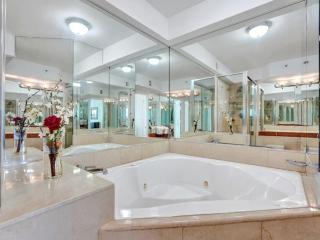 Huge Terrace Oceanfront Condo Beach Service 1502 - 3