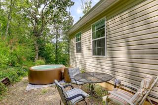 Black Mountain Retreat w/ Hot Tub + Mountain Views - 9