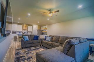 Stunning 3 Bedroom, 2 Bath Close to Everything! - Houston - 0