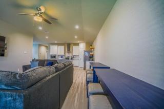 Stunning 3 Bedroom, 2 Bath Close to Everything! - Houston - 3